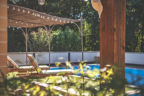 Plain-pied, piscine et vue dégagée