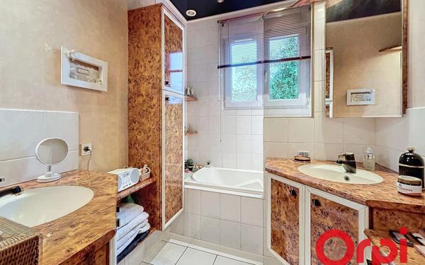 Maison à vendre    6 pièces • 181 m2 Vichy