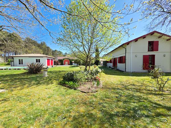 Maison Mios 120 m2 sur plus de 4500 m² de parcelle