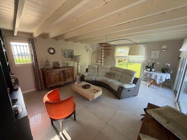 MAISON 5 CHAMBRES - 160m² hab. - PISCINE - DEPENDANCES - TERRAIN + 1,2HA