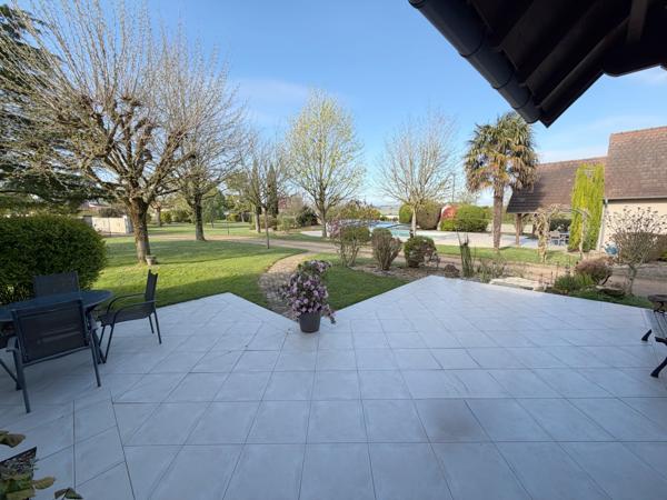 MAISON 5 CHAMBRES - 160m² hab. - PISCINE - DEPENDANCES - TERRAIN + 1,2HA