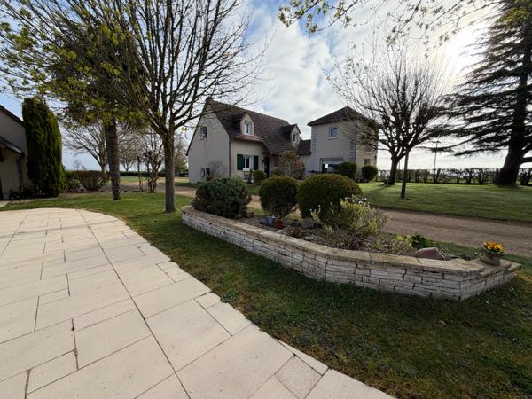 MAISON 5 CHAMBRES - 160m² hab. - PISCINE - DEPENDANCES - TERRAIN + 1,2HA