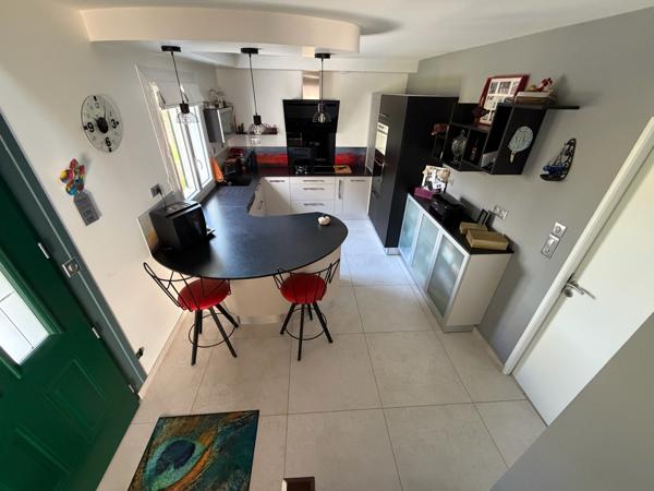 MAISON 5 CHAMBRES - 160m² hab. - PISCINE - DEPENDANCES - TERRAIN + 1,2HA
