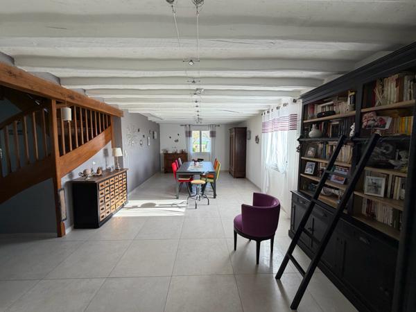 MAISON 5 CHAMBRES - 160m² hab. - PISCINE - DEPENDANCES - TERRAIN + 1,2HA