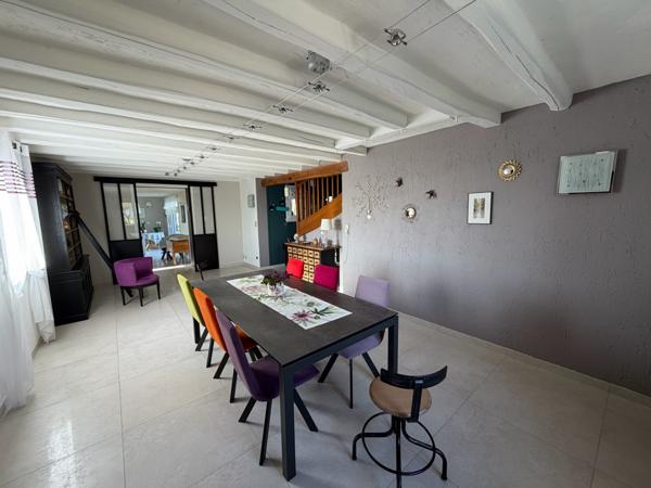 MAISON 5 CHAMBRES - 160m² hab. - PISCINE - DEPENDANCES - TERRAIN + 1,2HA