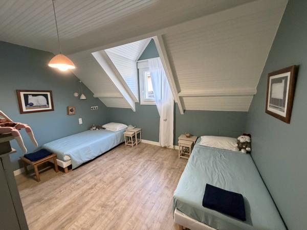 MAISON 5 CHAMBRES - 160m² hab. - PISCINE - DEPENDANCES - TERRAIN + 1,2HA