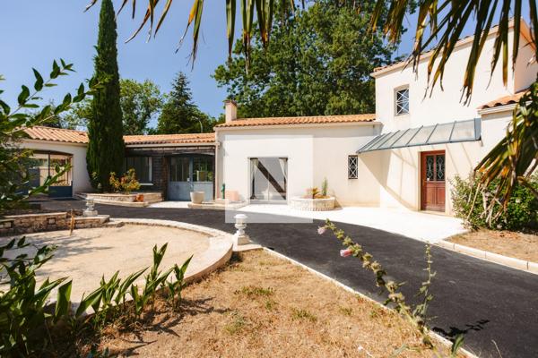 Maison de plain-pied 200 m² avec studio et terrain de 1 984 m² – La Boularde