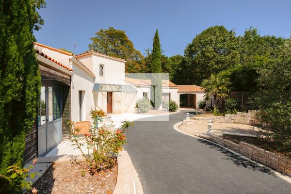 Maison de plain-pied 200 m² avec studio et terrain de 1 984 m² – La Boularde