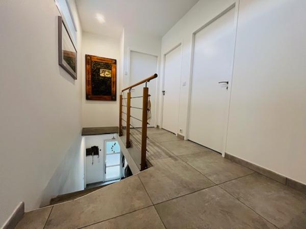 Magnifique maison de 120 m² en R+1 avec piscine au fond d'une impasse calme