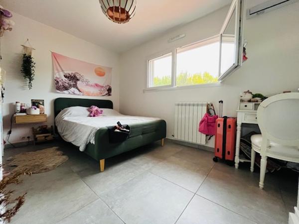 Magnifique maison de 120 m² en R+1 avec piscine au fond d'une impasse calme