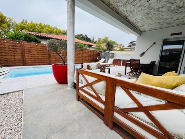 Magnifique maison de 120 m² en R+1 avec piscine au fond d'une impasse calme