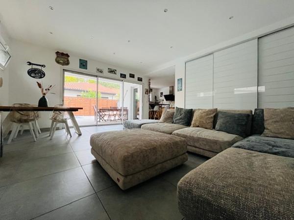 Magnifique maison de 120 m² en R+1 avec piscine au fond d'une impasse calme