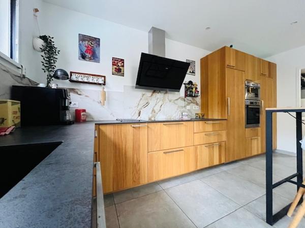 Magnifique maison de 120 m² en R+1 avec piscine au fond d'une impasse calme