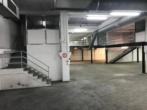 Colonel Fabien, limite 10ème Ardt, Local de près de 2 000m²