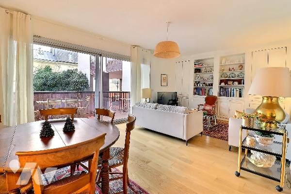 Paris 7e - Rue Masseran - 3 pièces de 89,06 m² avec deux balcons et cave