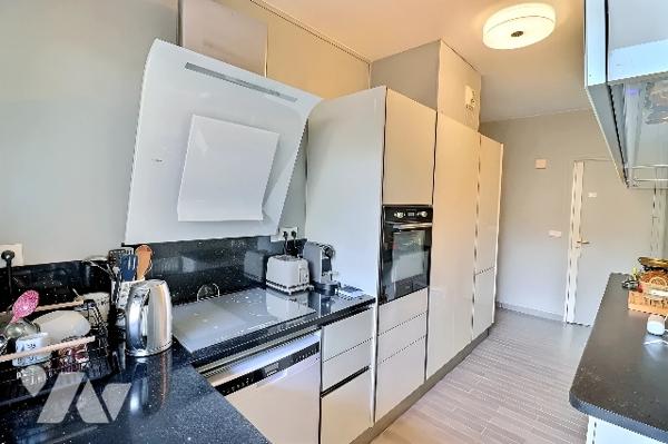 Paris 7e - Rue Masseran - 3 pièces de 89,06 m² avec deux balcons et cave