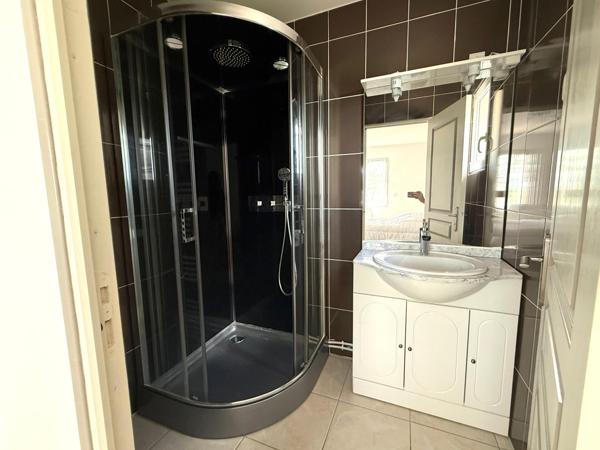 Villa T5 avec vue panomarique, sous-sol isolé et terrain de 4000 m²