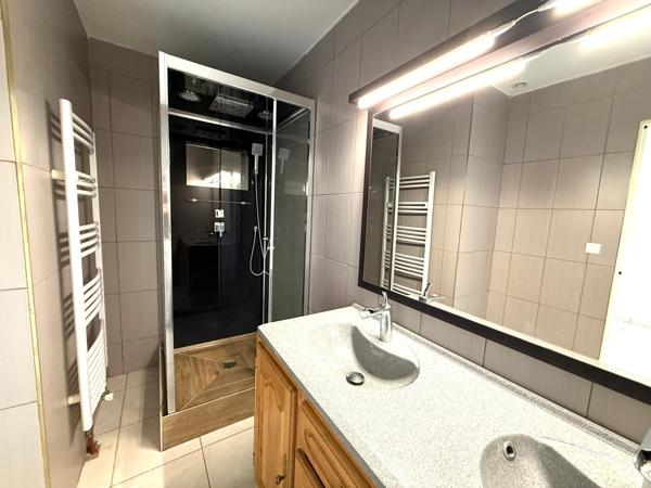 Villa T5 avec vue panomarique, sous-sol isolé et terrain de 4000 m²