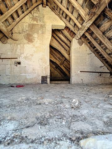 proche de LHOMME (Dpt 72),Maison à vendre 3 pièces - grenier-2 granges- 1 dépendance-1 atelier- 1 garage- terrain de 1910m²- puits