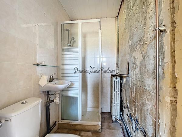 proche de LHOMME (Dpt 72),Maison à vendre 3 pièces - grenier-2 granges- 1 dépendance-1 atelier- 1 garage- terrain de 1910m²- puits