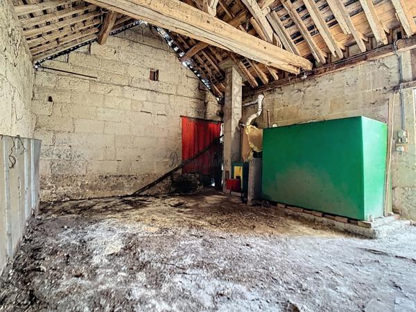 proche de LHOMME (Dpt 72),Maison à vendre 3 pièces - grenier-2 granges- 1 dépendance-1 atelier- 1 garage- terrain de 1910m²- puits