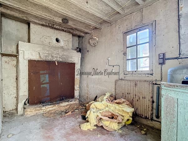 proche de LHOMME (Dpt 72),Maison à vendre 3 pièces - grenier-2 granges- 1 dépendance-1 atelier- 1 garage- terrain de 1910m²- puits