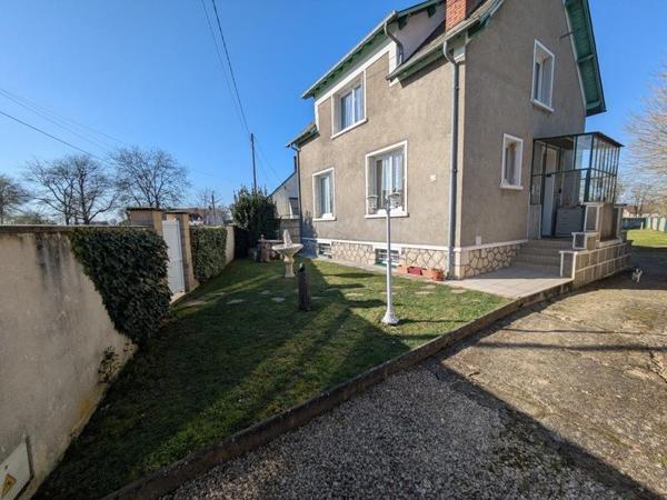 Maison à vendre 137 500 € Civray 5 p 126 m² DPE F