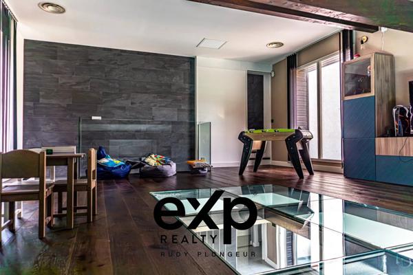 Maison T9 de 285m2 avec dépendances, garages et piscine