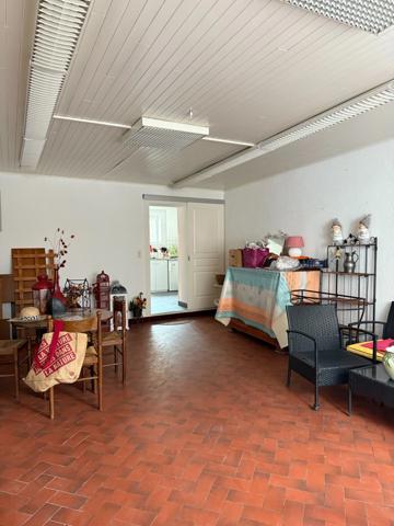 Maison de ville de 157m² avec potentiel local professionnel et dépendances, jardin 69 900 €