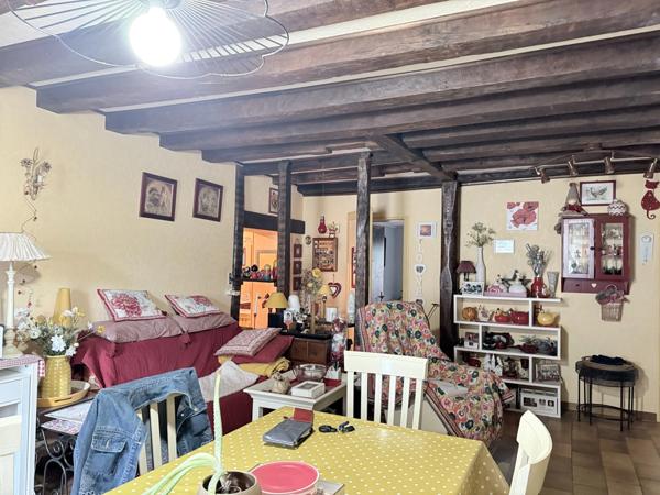 Maison de ville de 157m² avec potentiel local professionnel et dépendances, jardin 69 900 €