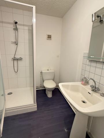 Maison de ville de 157m² avec potentiel local professionnel et dépendances, jardin 69 900 €