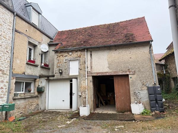 Maison de ville de 157m² avec potentiel local professionnel et dépendances, jardin 69 900 €