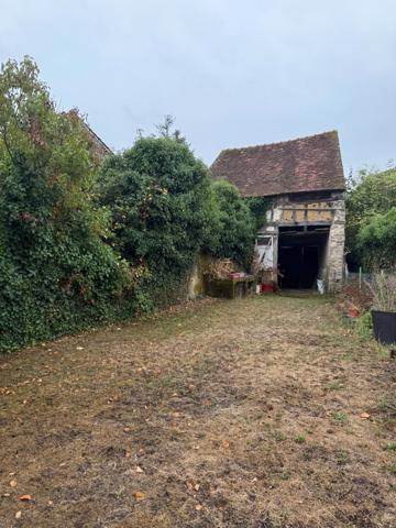 Maison de ville de 157m² avec potentiel local professionnel et dépendances, jardin 69 900 €