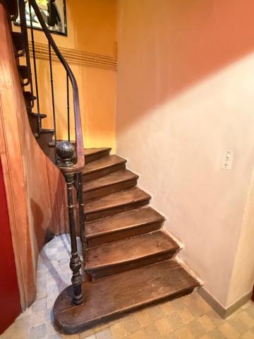 Maison de ville de 157m² avec potentiel local professionnel et dépendances, jardin 69 900 €