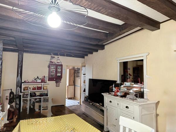 Maison de ville de 157m² avec potentiel local professionnel et dépendances, jardin 69 900 €