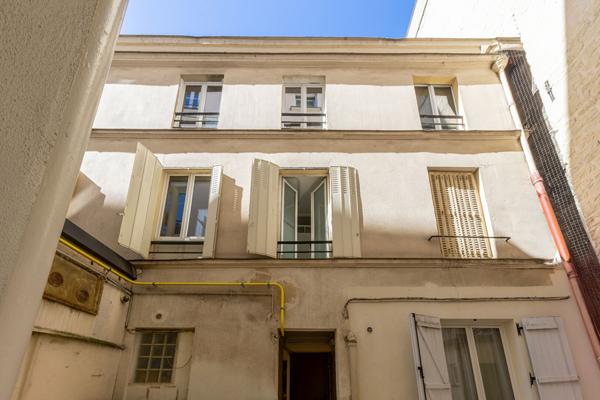 Exclusivité - Montmartre - Cocon en dernier étage.