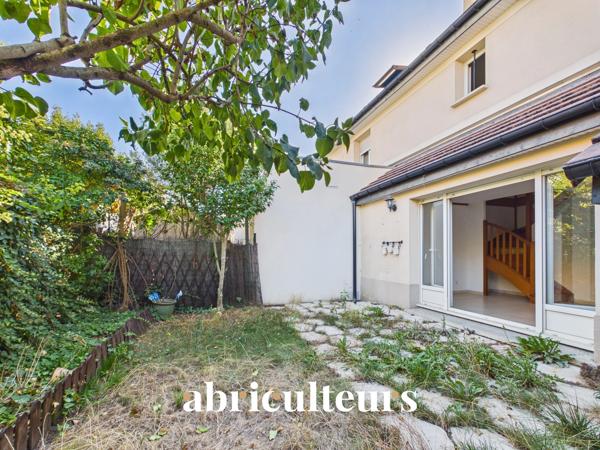 À Gennevilliers, maison familiale avec jardin, terrasse, garage et 4 chambres, à proximité du RER C et du tram T1.