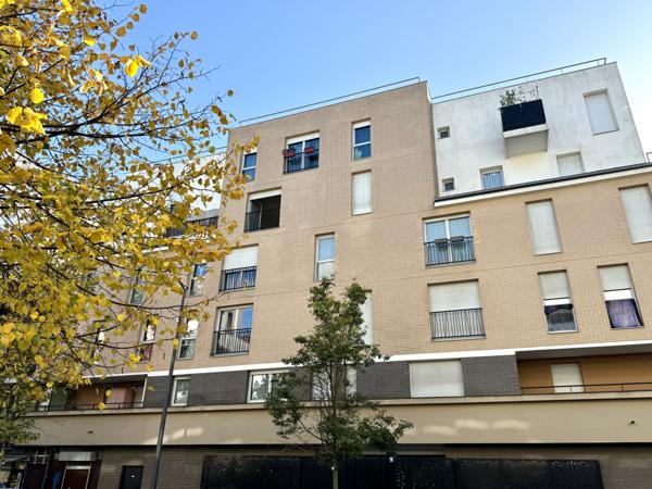 Bobigny (93000) 3 Pièces avec grande terrasse, 2 parkings immeuble récent