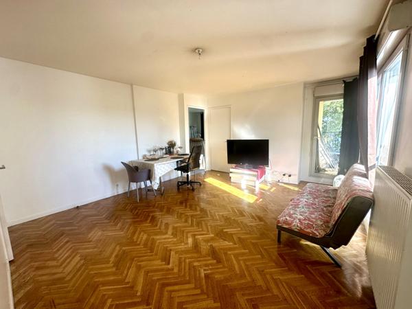 Bobigny (93000) 3 Pièces avec grande terrasse, 2 parkings immeuble récent