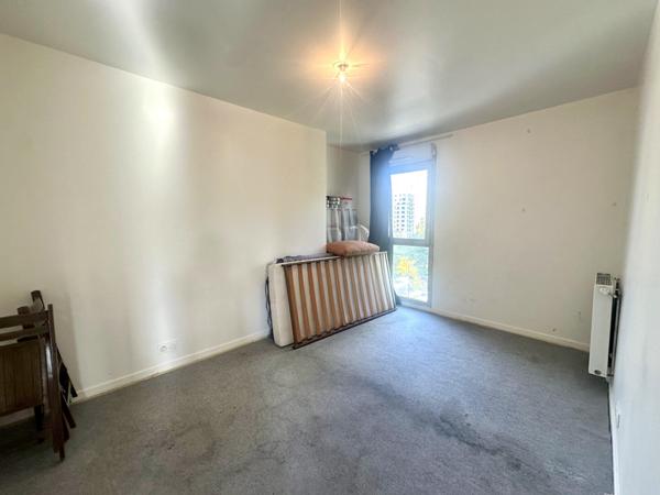 Bobigny (93000) 3 Pièces avec grande terrasse, 2 parkings immeuble récent