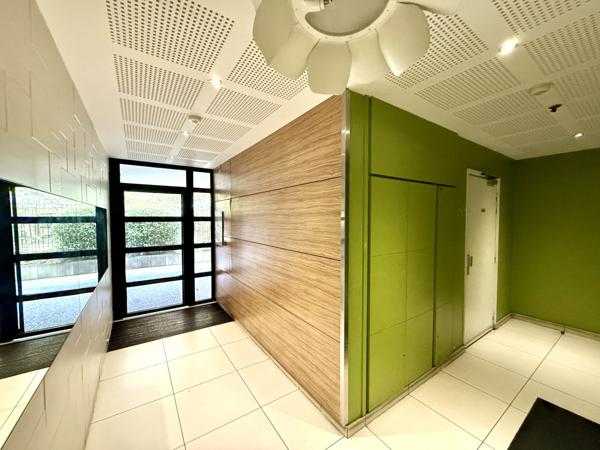 Bobigny (93000) 3 Pièces avec grande terrasse, 2 parkings immeuble récent