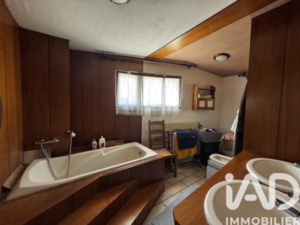 Maison à vendre 6 pièces 150 m² Saint-Bonnet-sur-Gironde