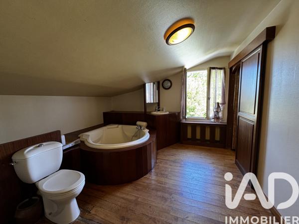 Maison à vendre 6 pièces 150 m² Saint-Bonnet-sur-Gironde