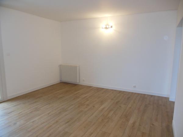 Toulouse 31400 Au pied du METRO RANGUEIL Agréable et Grand T2 de 57,64m² 2 balcons de 6.92m² et 2.78m² , très jolie cuisine séparée équipée , séjour spacieux cave en sous sol