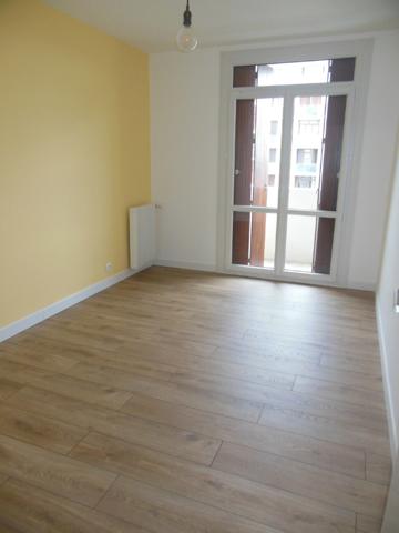 Toulouse 31400 Au pied du METRO RANGUEIL Agréable et Grand T2 de 57,64m² 2 balcons de 6.92m² et 2.78m² , très jolie cuisine séparée équipée , séjour spacieux cave en sous sol