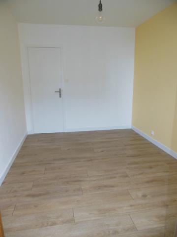 Toulouse 31400 Au pied du METRO RANGUEIL Agréable et Grand T2 de 57,64m² 2 balcons de 6.92m² et 2.78m² , très jolie cuisine séparée équipée , séjour spacieux cave en sous sol
