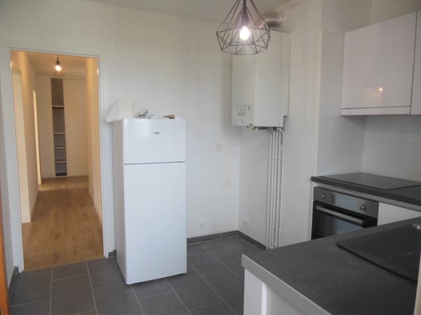 Toulouse 31400 Au pied du METRO RANGUEIL Agréable et Grand T2 de 57,64m² 2 balcons de 6.92m² et 2.78m² , très jolie cuisine séparée équipée , séjour spacieux cave en sous sol