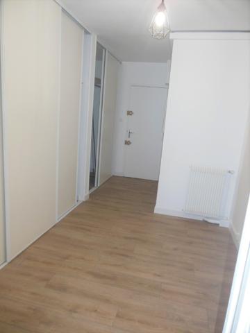 Toulouse 31400 Au pied du METRO RANGUEIL Agréable et Grand T2 de 57,64m² 2 balcons de 6.92m² et 2.78m² , très jolie cuisine séparée équipée , séjour spacieux cave en sous sol