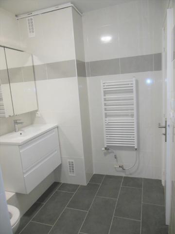 Toulouse 31400 Au pied du METRO RANGUEIL Agréable et Grand T2 de 57,64m² 2 balcons de 6.92m² et 2.78m² , très jolie cuisine séparée équipée , séjour spacieux cave en sous sol