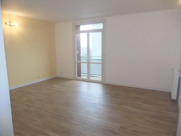 Toulouse 31400 Au pied du METRO RANGUEIL Agréable et Grand T2 de 57,64m² 2 balcons de 6.92m² et 2.78m² , très jolie cuisine séparée équipée , séjour spacieux cave en sous sol